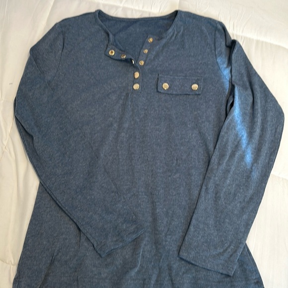 SHEIN long sleeve top with gold snaps - Picture 1 of 3